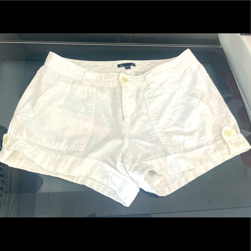 Size 6 Gap shorts. Like new.